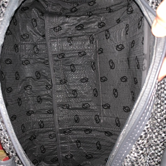 Gorgeous Oscar de la Renta Tweed Duffle Bag - Picture 8 of 8